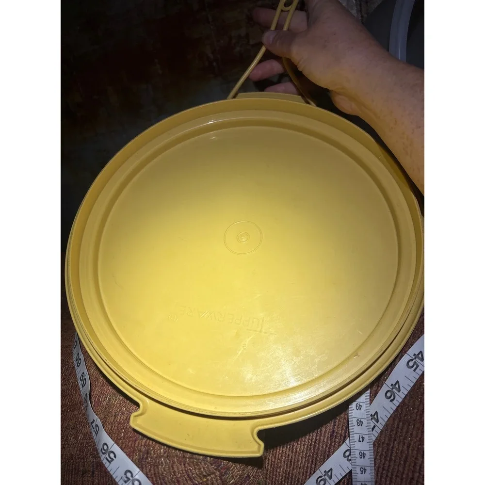 Vintage Tupperware Round Cake Taker Carrier Harvest Yellow 12 Inch 684 682 683